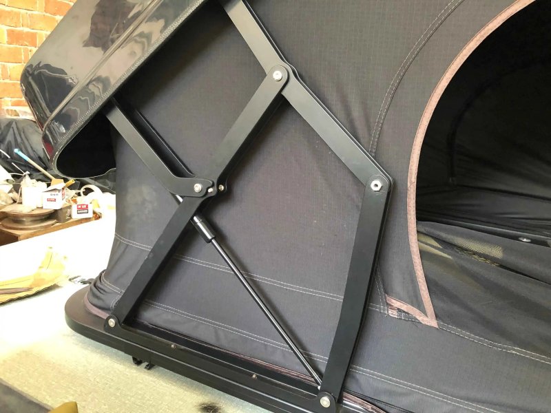 Soft Shell Large Space Sunshade Rain Telescopic Roof Top Tent Lightweight for Vehicles Car Rooftop Tent